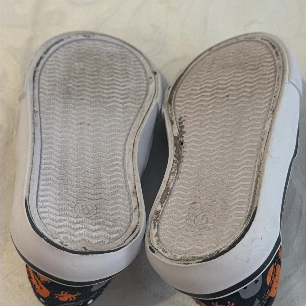 🌟3/$15🌟 🎃 Tommy Bahama Slip On Sneakers. Size 5.